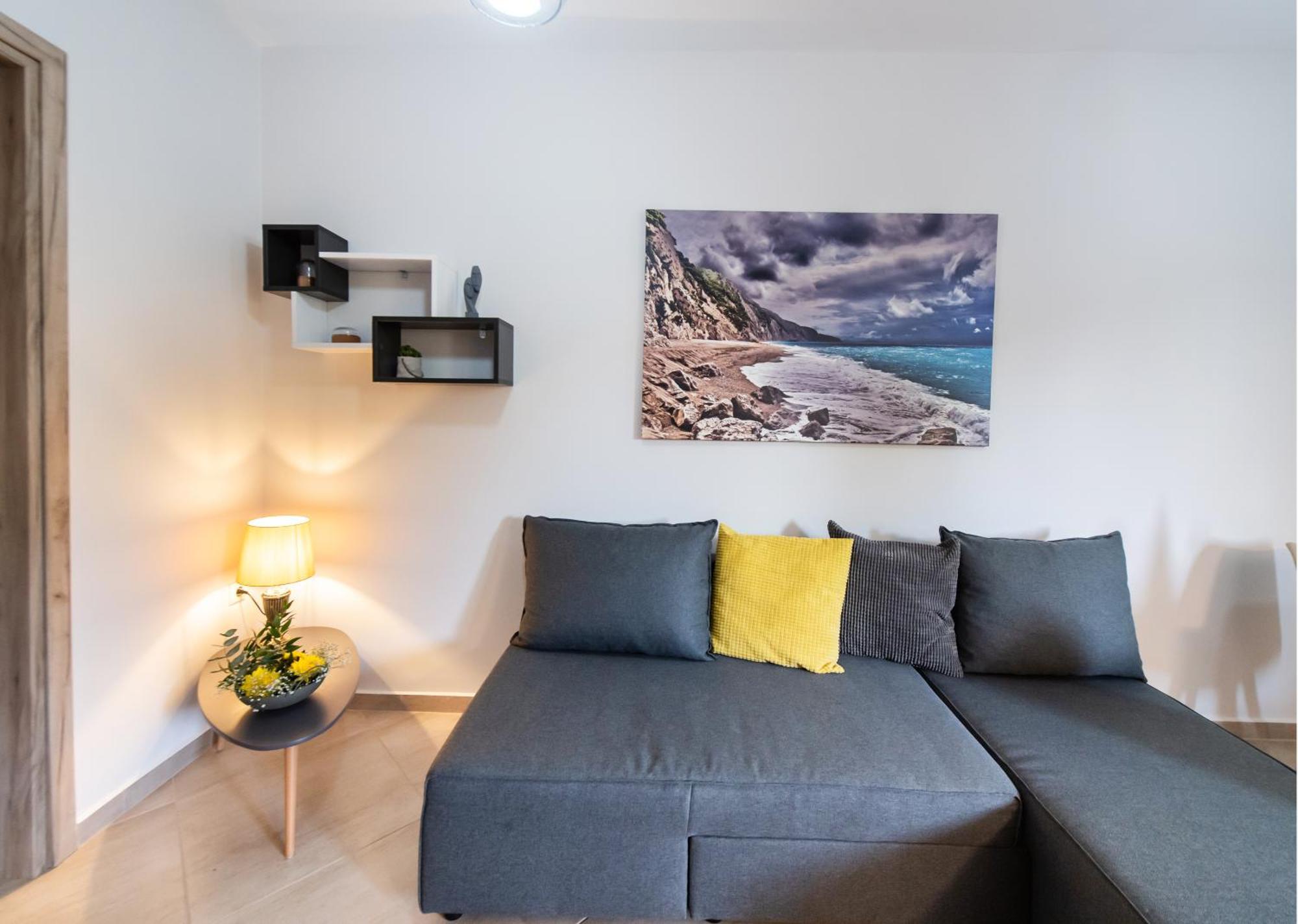 Ruellia Luxury Apartments Kalligoni Exterior photo