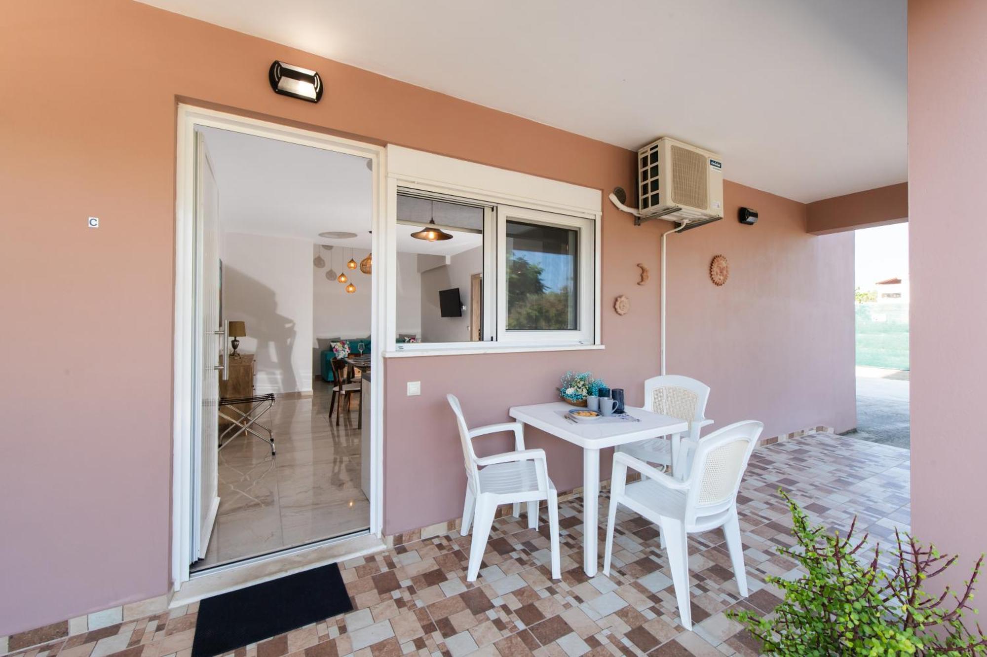 Ruellia Luxury Apartments Kalligoni Exterior photo